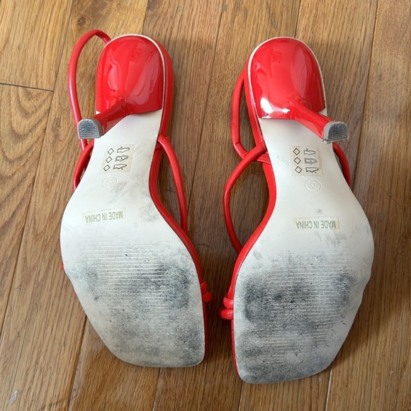 PrettyLittleThing Red PU Square Toe Loop Padded Side Strap Mid Heeled Sandals - Picture 7 of 7